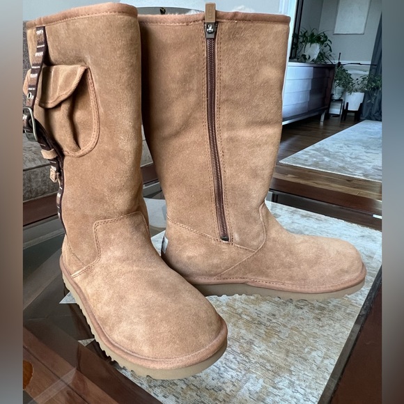 UGG Tan “Cargo” Boot Like New Size 5 - Picture 2 of 8